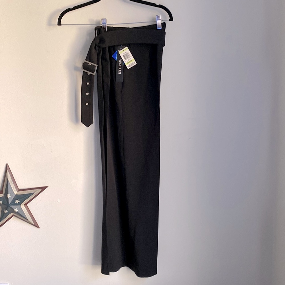 Style & Co Petite Stretch Wide leg belted pants. Size 4P